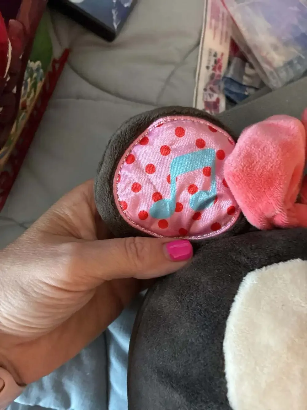 Disney Hooyay Hug and Play Talking Minnie Mouse Interactive Learning Plush A689